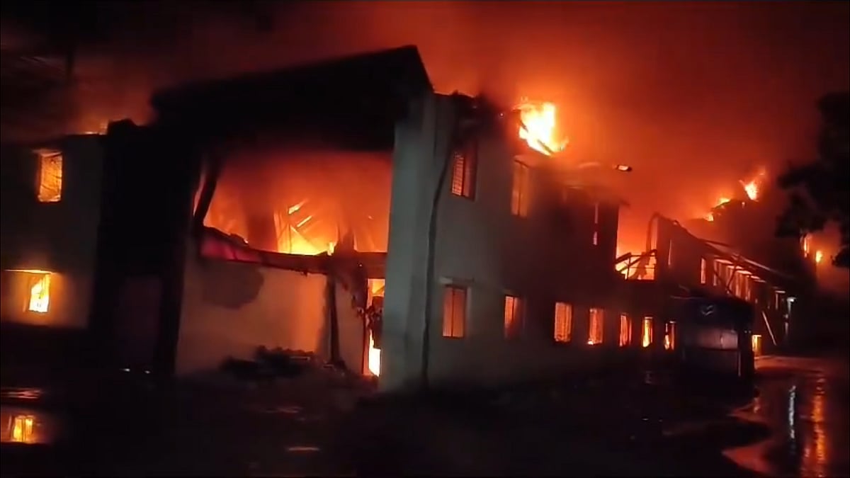 Belagavi factory fire: 14 ತಾಸು ಕಾರ್ಯಾಚರಣೆ ಬಳಿಕ ಕಾರ್ಮಿಕನ ಶವ ಪತ್ತೆ, ಮೂವರ ಸ್ಥಿತಿ ಗಂಭೀರ